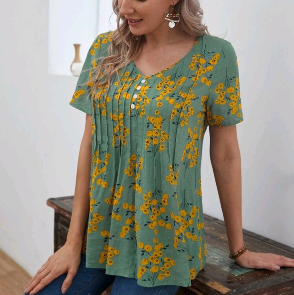 🍉5 for $25* Pleated Floral Top - Picture 4 of 6